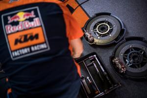 291550 Mechanic KTM RC16 Moto GP 2019 Circuit de Barcelona Catalunya 0110 7th Rnd Moto GP 2019 Circuito de Barcelona Catalunya ESP