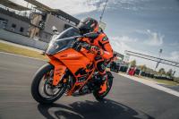 485525 MY23 KTM RC 390 1 PCS LEATHER SUIT Action EU Global