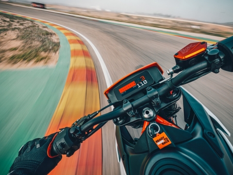 2025 KTM 125 and 390 SMC R 3