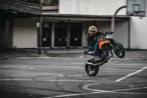 541631 MY24 KTM 125 DUKE Action Cat A 01 ACTION Action 01 ACTION Action