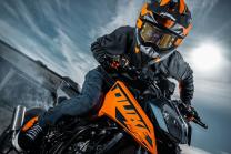 541580 MY24 KTM 125 DUKE Static 02 STATIC Static 02 STATIC