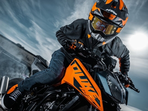 541580 MY24 KTM 125 DUKE Static 02 STATIC Static 02 STATIC