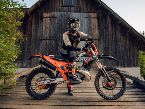011026 1630 Enduro 0 APR Desktop