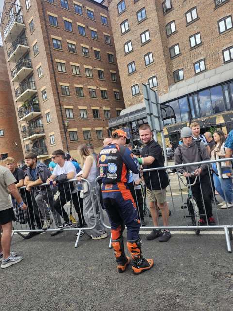 Burts autographs tyneride 2025