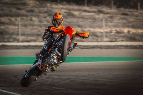 KTM 690 SMC R Wheelie