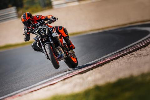 MY26 KTM 990 Duke R Race Track Action Wheel Lift