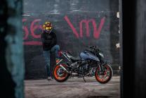 732292 MY26 KTM 125 DUKE Static1 STATICS