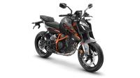 729691 MY26 KTM 390 DUKE Black front right EU GLOBAL IMAGES