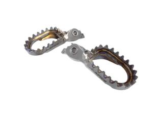 Apico titanium footpegs trials