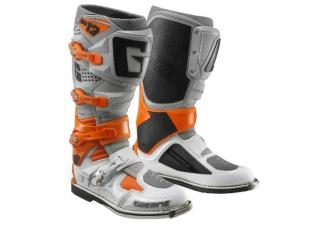 14 03 2024 1057 2174 083 Gaerne SG12 Ora Gre Wht Mx Boots 01