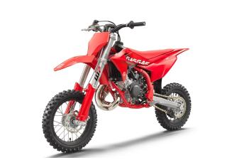 PHO BIKE PERS LIVO GASGAS 2025 MC 50 front left SALL AEPI V1