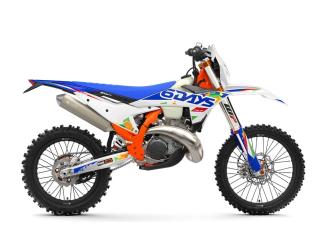PHO BIKE 90 RE KTM enduro 300 exc 6days right side studio image SALL AEPI V1