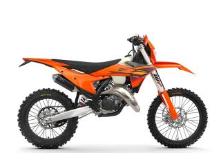 PHO BIKE 90 RE KTM enduro 125 xc w right side view studio image SALL AEPI V1