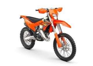 PHO BIKE 90 REVO KTM enduro 125 xc w right front view studio image SALL AEPI V1