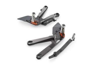 Convert 1200 Wx1200 H PHO PP NMON 648679 A67403937000 Factory footpeg system Studio Pictures Street SALL AWSG V1