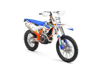 PHO BIKE PERS REVO KTM enduro 350 excf 6days right front studio image SALL AEPI V1