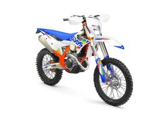 PHO BIKE PERS REVO KTM enduro 450 excf 6days right front studio image SALL AEPI V1