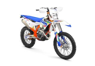 PHO BIKE 90 REVO KTM enduro 500 excf 6days right front studio image SALL AEPI V1