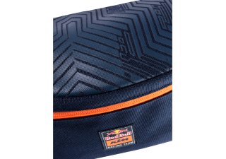 Convert 1200 Wx1200 H PHO PW PERS VS 672423 RB KTM Grid Cross Body Bag 3 RB25004160 X detail 2 LIFESTYLE PW Acc SALL AWSG V1