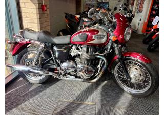 Triumph T100
