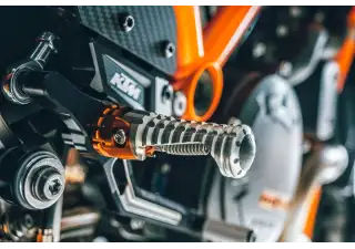 Pho pp mon 61703937044 factory footpeg system detail sall awsg v1