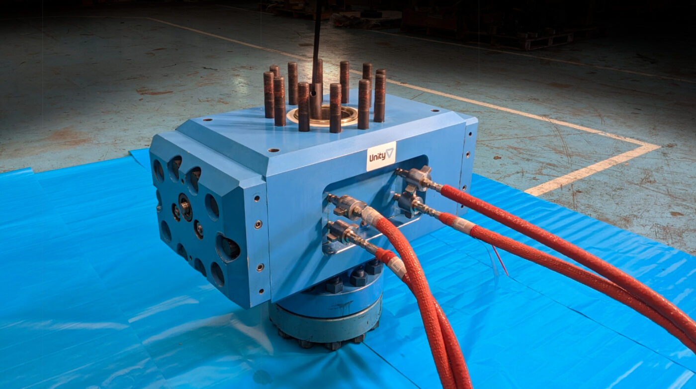 Compact shear seal