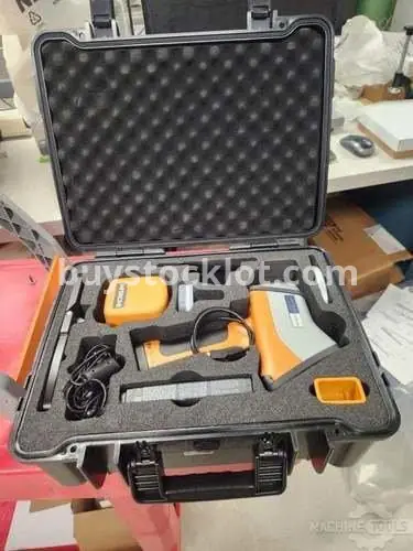 Hitachi X-MET8000 Smart Handheld XRF Analyzer