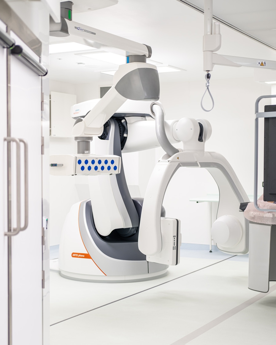 Glos-Hospital-Theatres-3-and-4-5.jpg