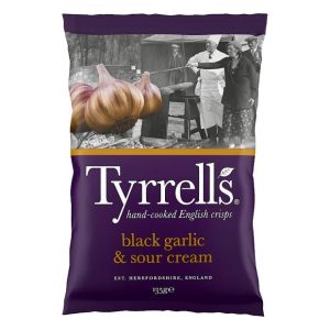 TYRRELLS BLACK GARLIC & SOUR CREAM SHARING BAG 135G