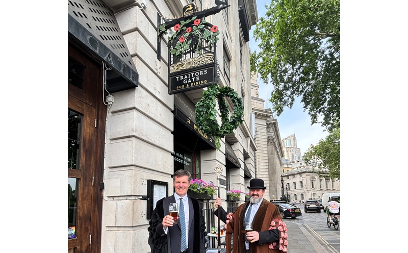 The Clerk and Beadle hanging the garland