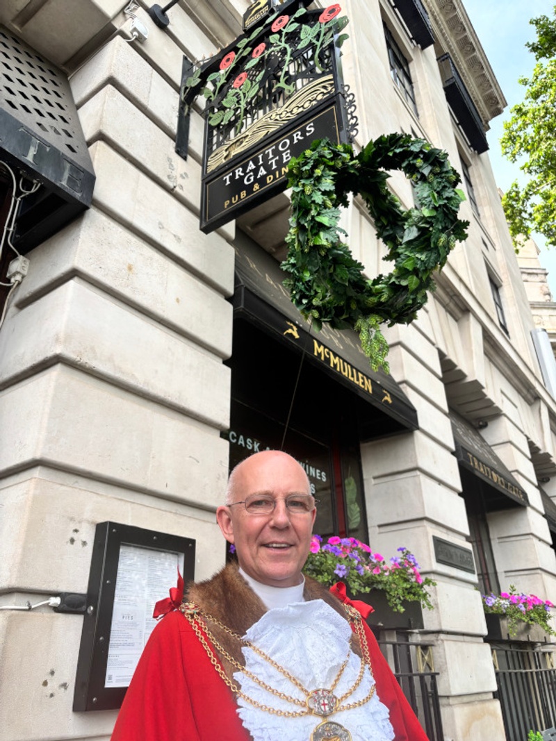 Sheriff with the garland