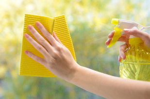 Bild Qyrax AB (Foton Lokalvårdare, Bild Städföretag)