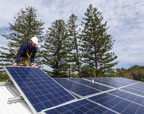 solceller monteras på villa
