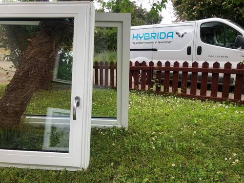 Omslagsbild till Hybrida Fönster & Dörrar AB – Fönsterbytare via Alla Fönster