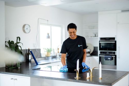 Företagsbild på Städarna i Norrköping AB – En städare i Östergötlands län