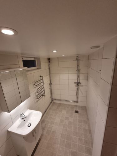 Företagsbild på Renovera badrum Stockholm AB – Ett badrumsföretag i Haninge