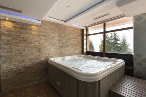 jacuzzi inomhus, installera jacuzzi, inomhusspa, spabad inomhus, jacuzzi installation