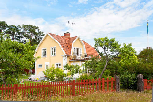 brutet tak, hus med brutet tak