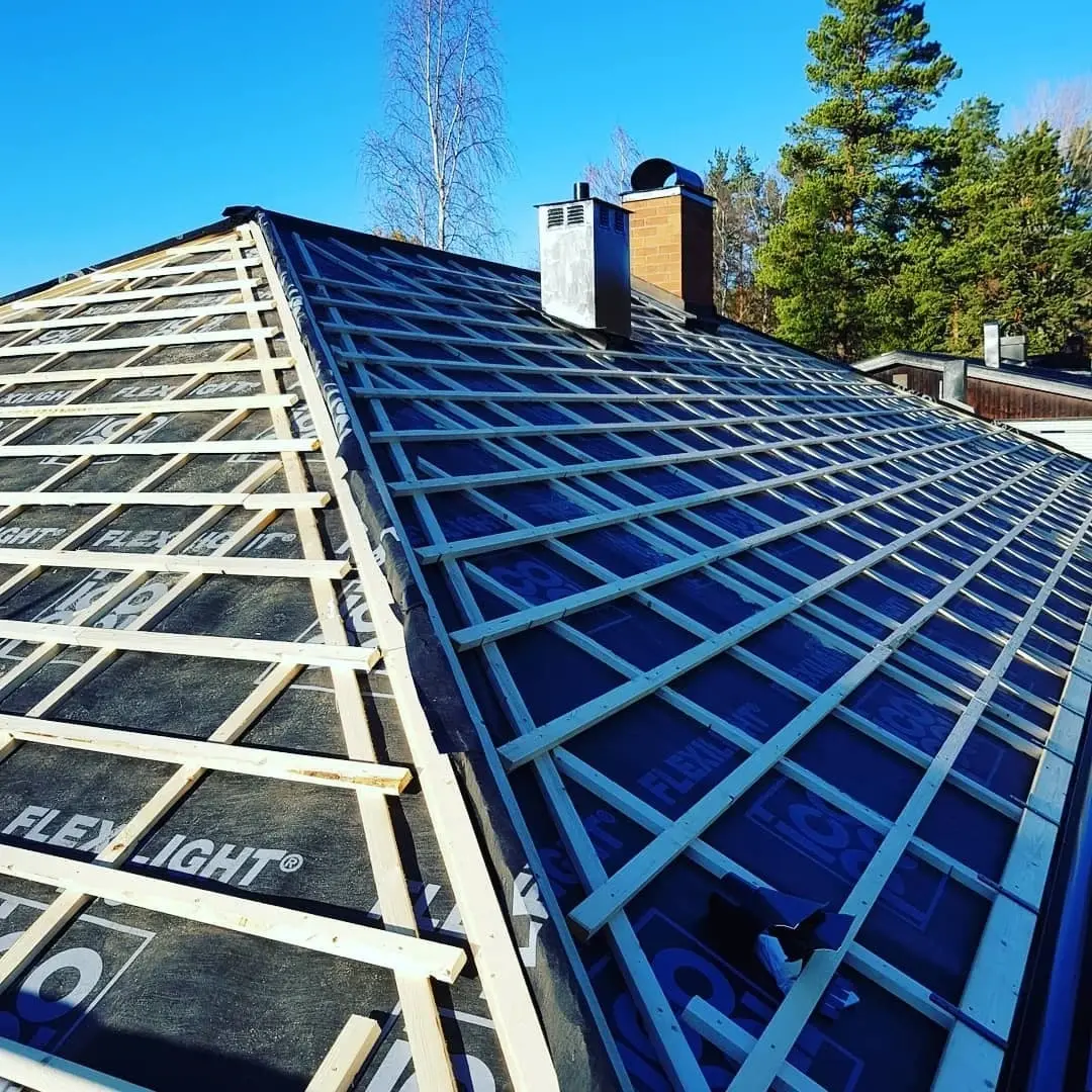 Kan jag bo kvar i huset under takbytet?