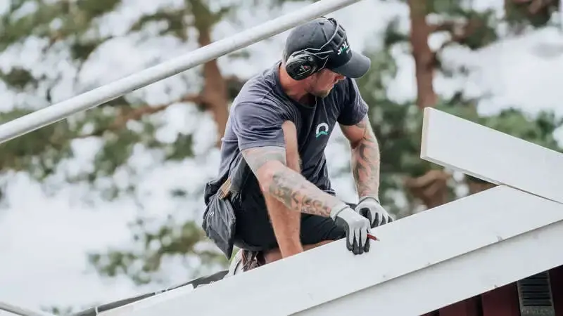 Takbyte vid husförsäljning – vad ska säljare och köpare tänka på?