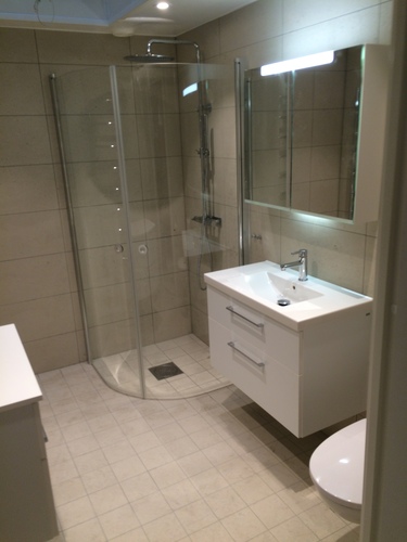 Företagsbild på Lönngrens Kakel & Design AB – En badrumsrenoverare i Skåne län