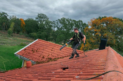 Hur lång tid tar det att utföra en takrengöring?