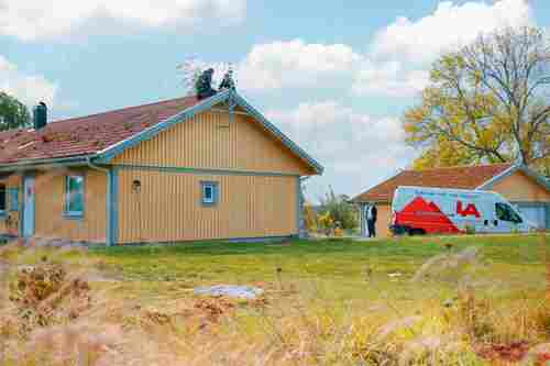 Så ofta behöver du utföra takrengöring på ditt tak i Örebro