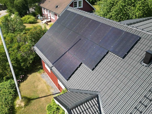 Solceller installerade på tak