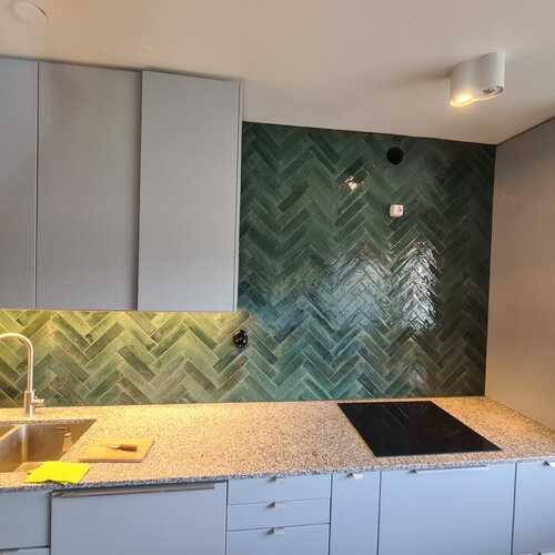 Köksrenovering i Danderyd med grönt kakel