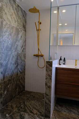 Södermalm Badrumsrenovering med olika material