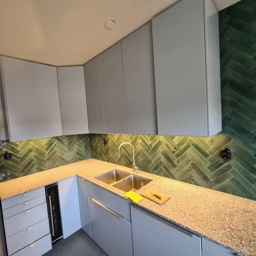 Grönt kakel köksrenovering Danderyd