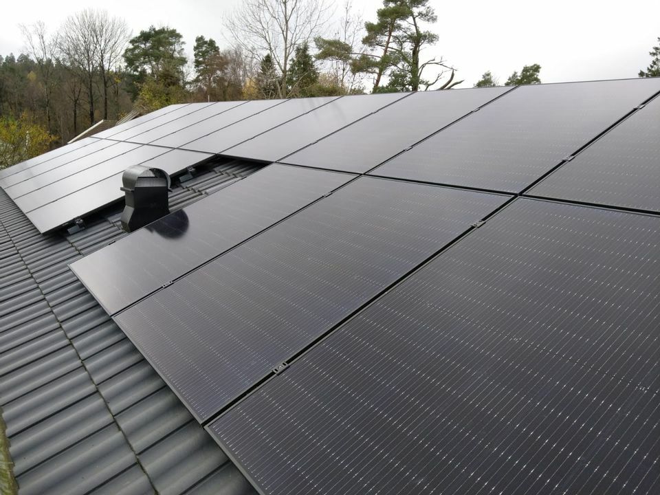 Företagsbild på Soltjänst Sverige AB – Ett solcellsenergi företag i Västra Götalands län