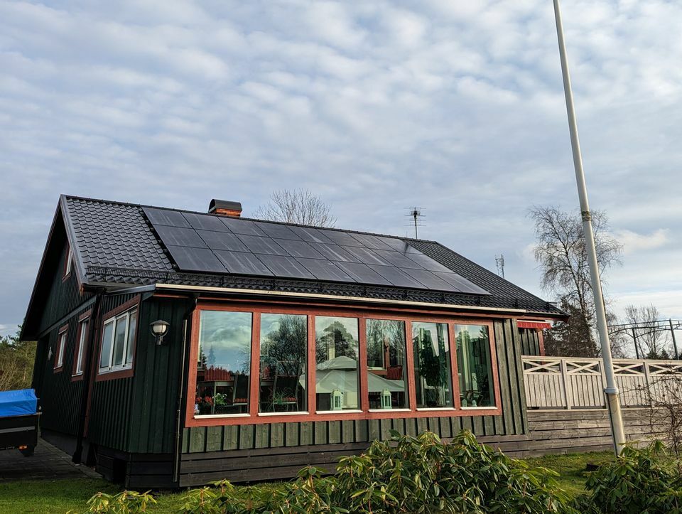 Företagsbild på Soltjänst Sverige AB – En solcellsföretag i Västra Götalands län