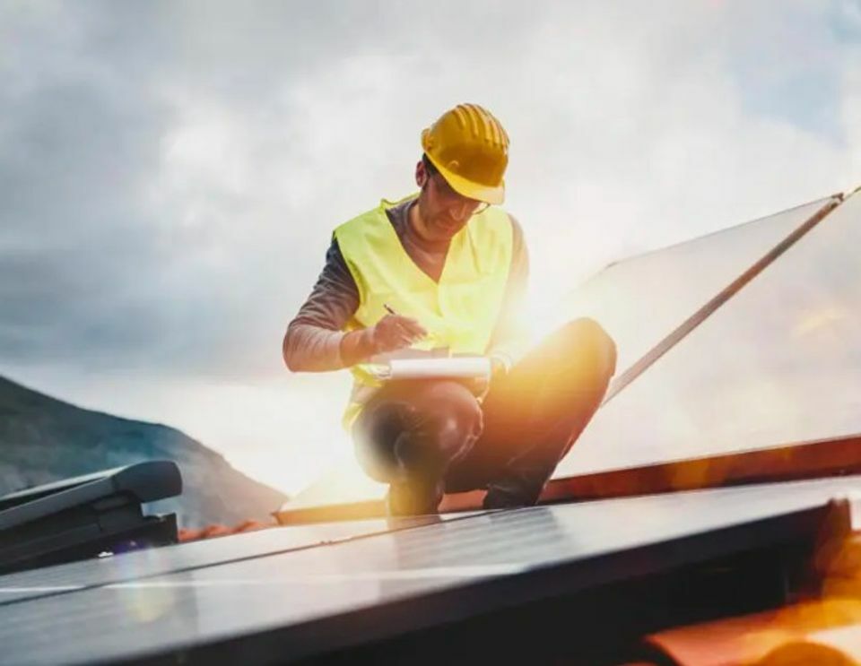 Företagsbild på Solarsurf – Ett solcellsenergi företag i Danderyd 2023